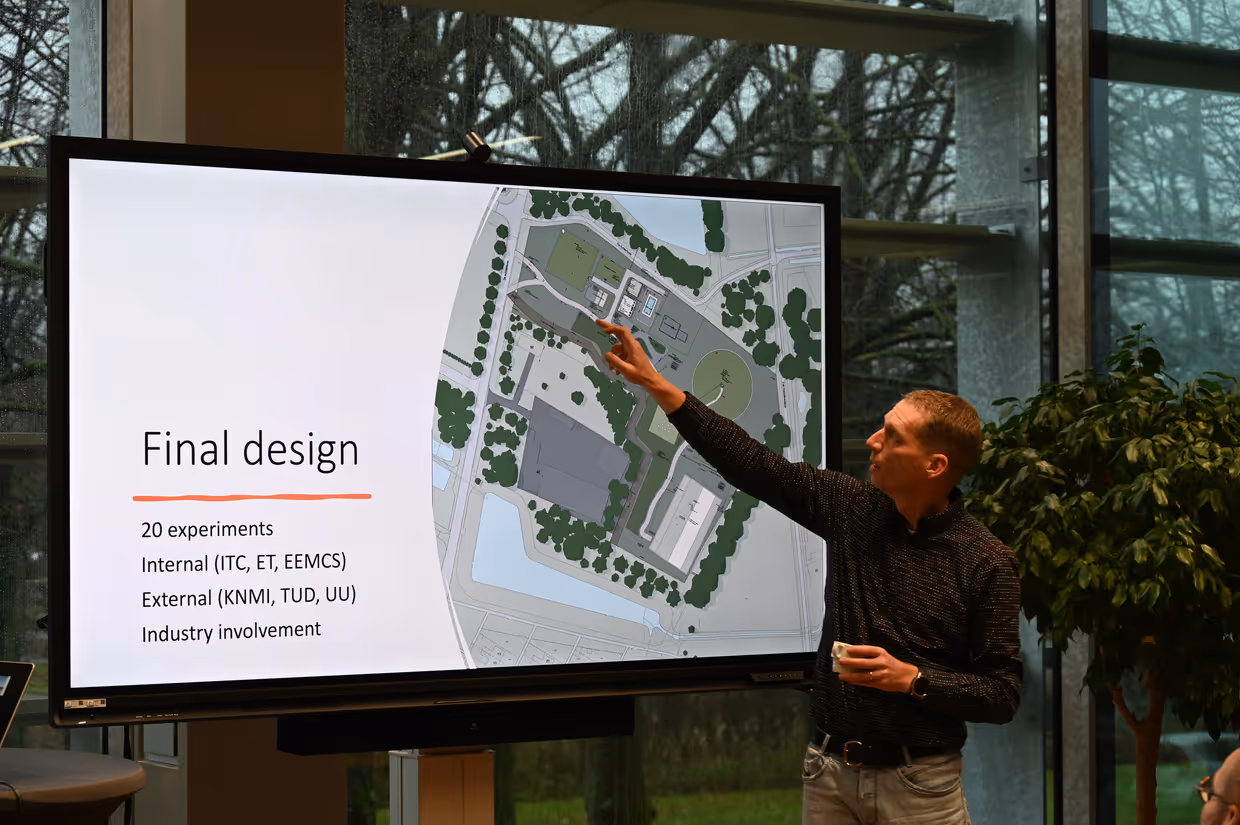 Mark presenting LILa